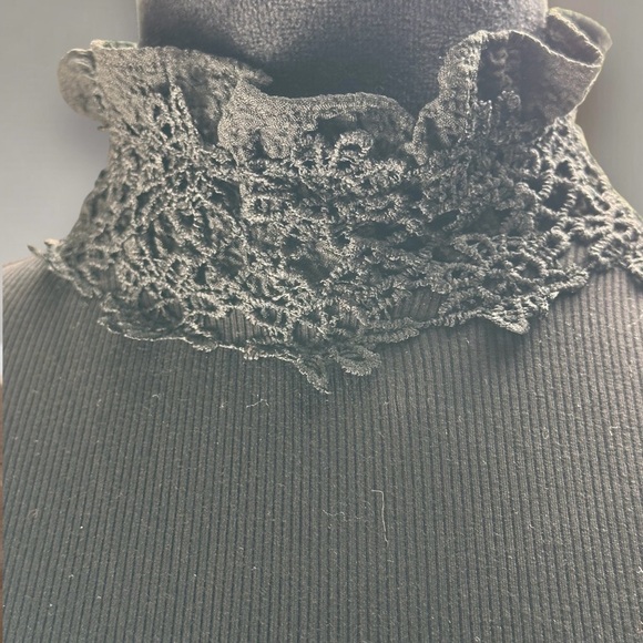 White Birch Wmns Mock Turtleneck Short Sleeved Ribbed Material Crochet Accent SM - Picture 4 of 8